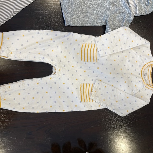 Gap 18-24 Lot - Picture 2 of 4